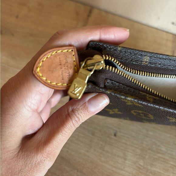 Authentic Louis Vuitton monogram toiletry - Picture 6 of 7